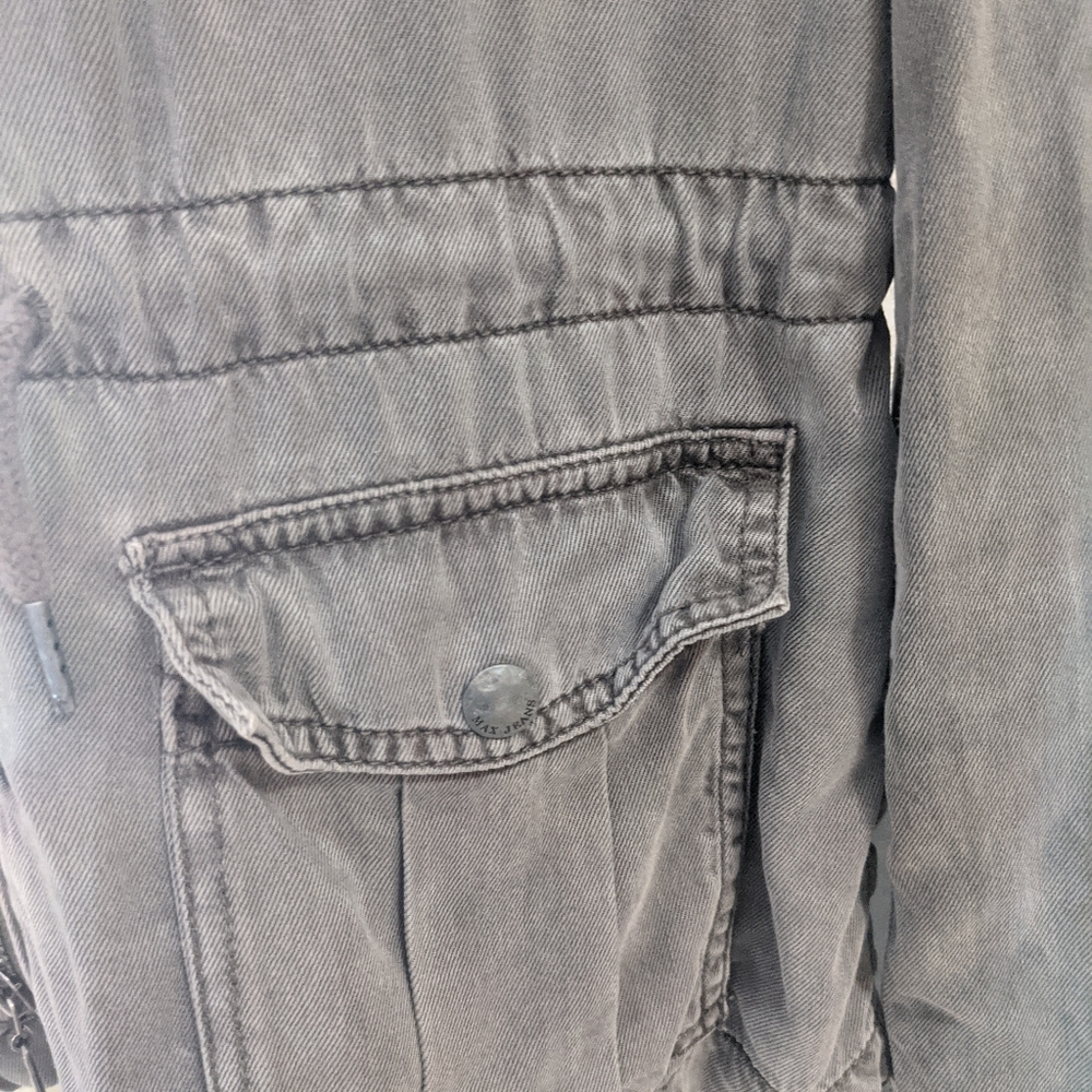 Will become your go-to lightweight jacket.  By Max Jeans.  Size: Small - Picture 5 of 14